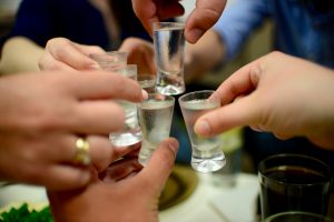 Vi er hammer dårlige til det med alkohol